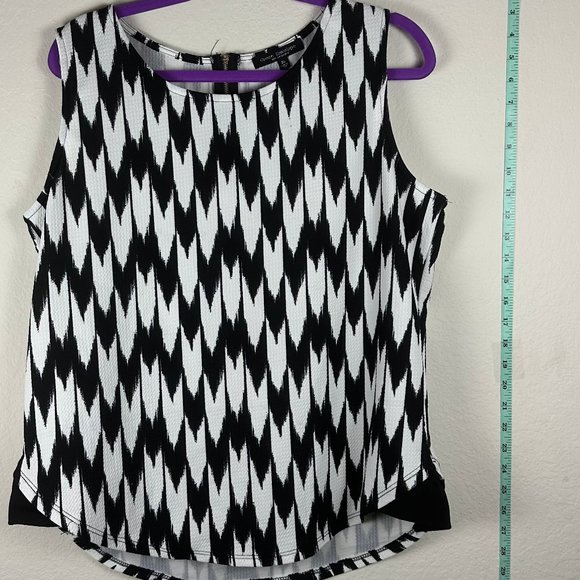 GREEN ENVELOPE SLEEVELESS TOP - Picture 3 of 6